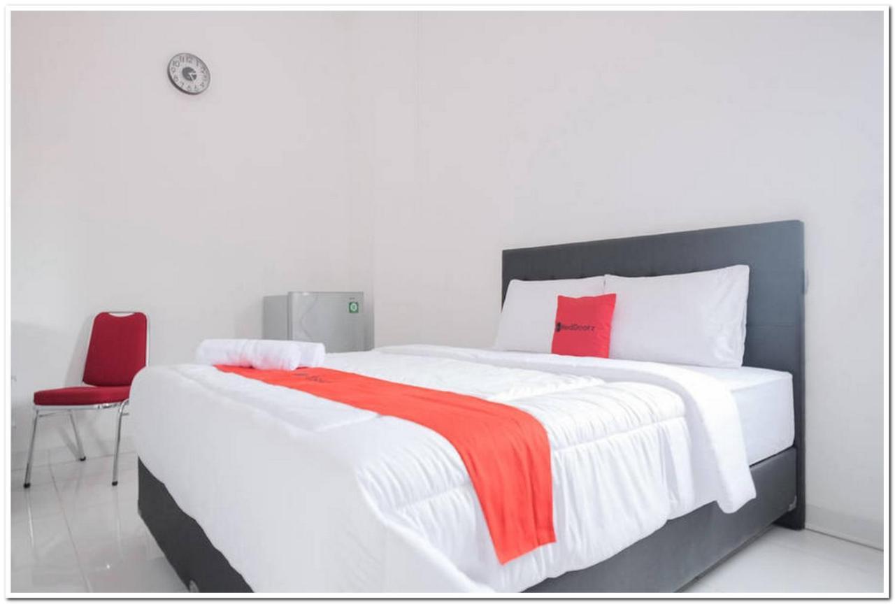 Hotel Reddoorz Near Kota Tua 2 2*